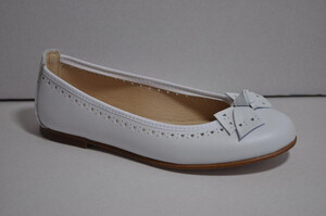 Buty  komunijne dziewczęce Pablosky 333003 kolor biały r33